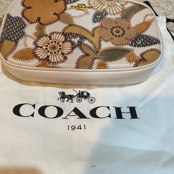 COACH
Crossbody with Patchwork Tea Rose - Picture 3 of 12